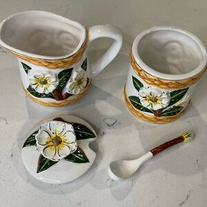 KMC Magnolia Flowers SET Sugar w/spoon Creamer/Pretty Little set Good Condition